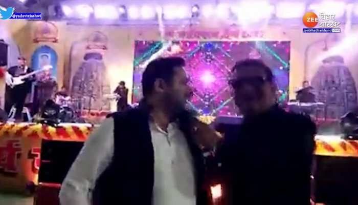 Tejashwi Yadav का संगीतमय अवतार, जाने माने गायक अभिजीत के साथ सुर में सुर मिलाते दिखे उप मुख्यमंत्री