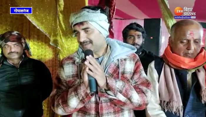 Pankaj Tripathi अपने गांव गोपालगंज में शिव पार्वती महायज्ञ के आयोजन में हुए शामिल, श्रद्धालुओं का किया स्वागत