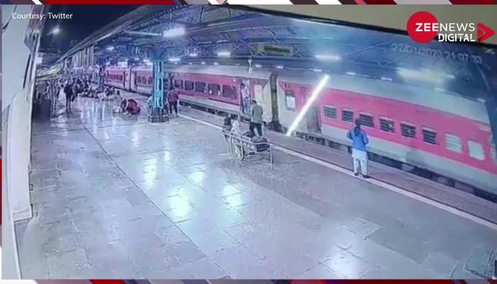 चलती ट्रेन पर चढ़ रहा था शख्स, तभी अचानक हुआ कुछ ऐसा की CCTV फुटेज हो गया वायरल