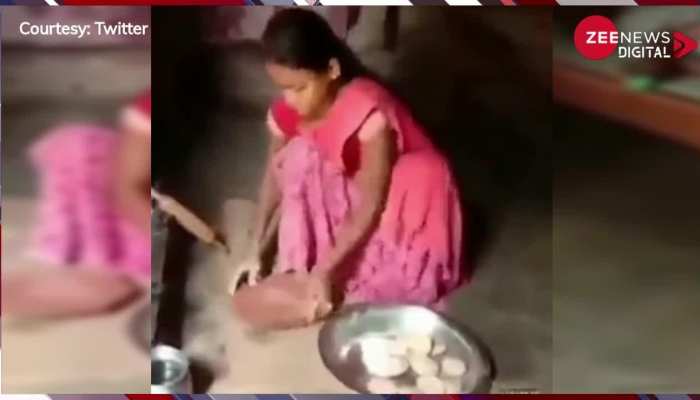 Viral Video: रोटी बेलते-बेलते महिला ने गा दिया ऐसा गाना मिल गया Sonu Sood से ऑफर, वीडियो सोशल मीडिया पर वायरल