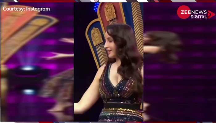 Nora Fatehi ने झालर वाली ड्रेस पहन कर स्टेज पर गिराई बिजली, हिलाया ऐसा बदल देख फैंस भरने लगे आंहे