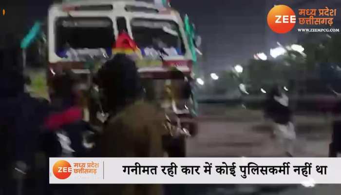 बाल-बाल बची इंदौर पुलिस, नशे में ट्रक ड्राइवर ने पुलिस वैन को मारी जोरदार टक्कर, CCTV में कैद घटना