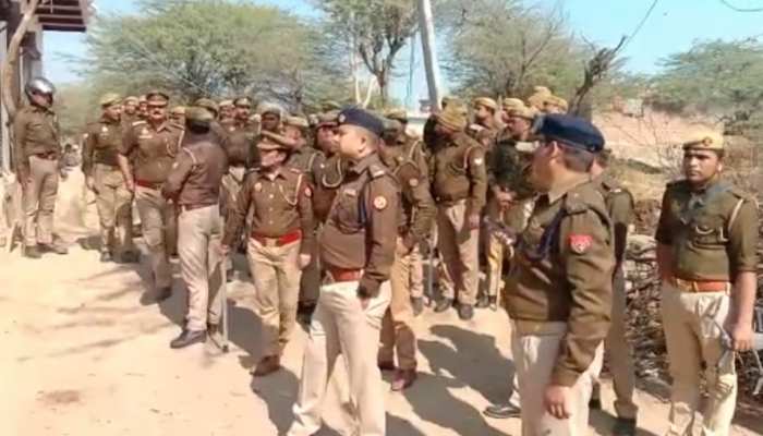 Mathura: पुलिस के जूतों की आहट सुन गांव छोड़ भागे अपराधी, गैंगस्टर में होगी कार्रवाई