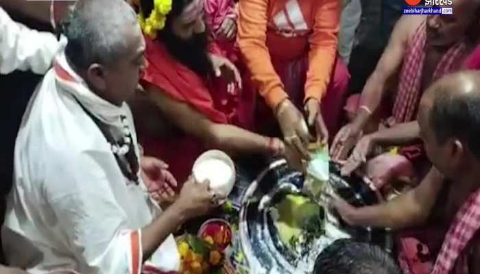 देवघर बाबा मंदिर पहुंचे योग गुरु स्वामी बाबा रामदेव, बाबा भोलेनाथ के दर्शन किए और पूजा की