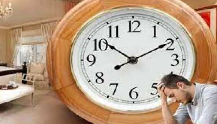 Vastu Tips For Clock: भूलकर भी न रखें इस दिशा में घड़ी, वरना आ जाएगा दुर्भाग्य