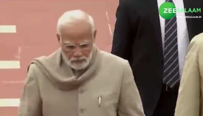 बापू की पुण्यतिथि पर नमन करने राजघाट पहुंचे PM मोदी!