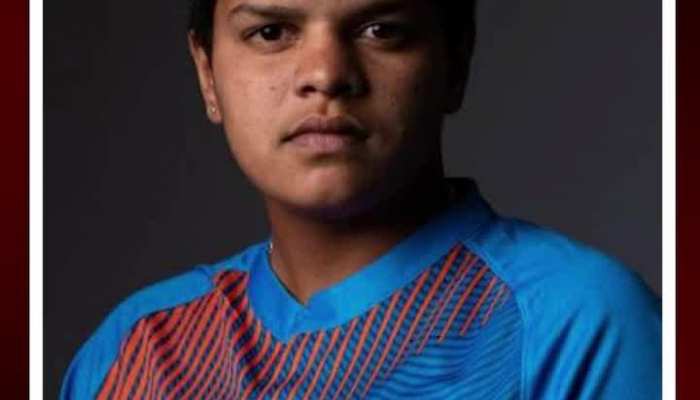 शेफाली वर्मा ने दिलाई Dhoni की याद!