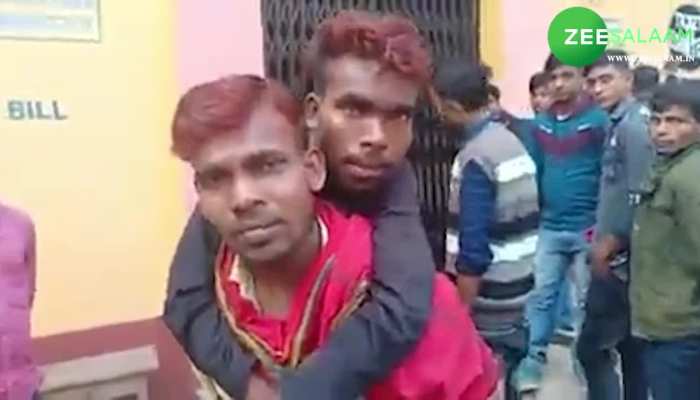 ये लड़का है पठान का सबसे बड़ा फैन, दोस्त के कंधे पर बैठकर फिल्म देखने पहुंचा भागलपुर से बंगाल!