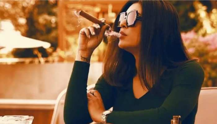 Aarya 3 के टीजर में दमदार लगीं Sushmita Sen, हाथ में सिगार और पिस्टल लेकर दिखाए तेवर
