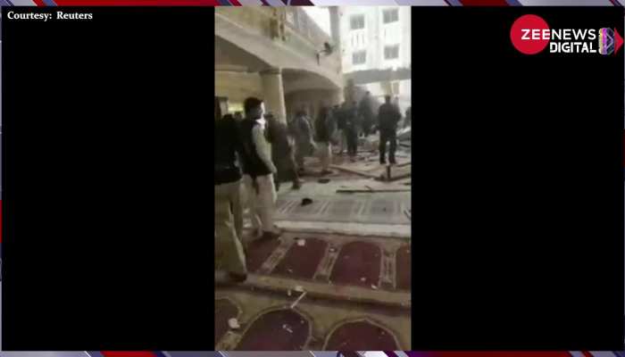 Peshawar Bomb Blast: पाकिस्तान में नमाज के दौरान मस्जिद में हुए आत्मघाती हमले में 47 लोगों की मौत, देखें हमले के बाद का Inside Video