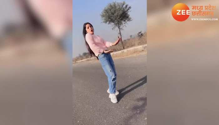 Dance Viral Video: हिट बॉलीवुड गाने पर लड़की के जोरदार ठुमके, डांस से जीता लोगों का दिल