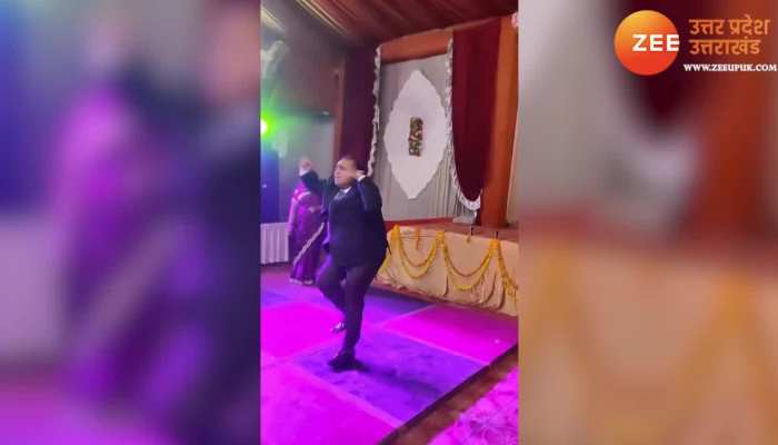 Viral Video: 'खइके पान बनारस वाला' गाने पर जमकर ठुमके कोट वाले चाचा, वीडियो हो गया तगड़ा वायरल