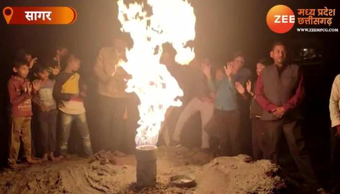 Fire On Borewell: पानी की जगह बोर ने उगली आग! गांव में मचा हडकंप