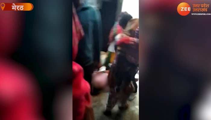 प्रेमी के घर के सामने प्रेमिका की पिटाई, ये कैसी मोहब्बत ?