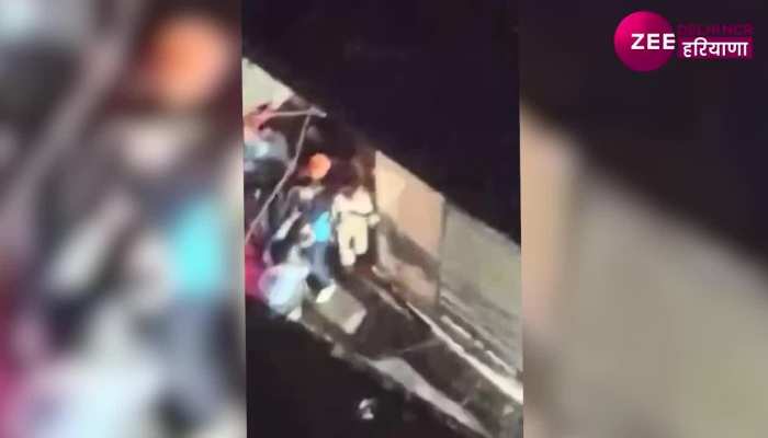 जातिसूचक शब्द कहने पर दो गुटों में जमकर हुई मारपीट, Video हुआ वायरल