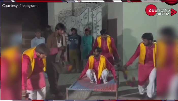 Viral: नागिन नहीं ये है खटिया डांस! शादी में लड़कों ने किया ऐसा नाच, देखकर हो जाएगें हंस-हंसकर लोटपोट