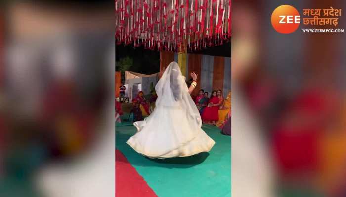 राजस्थानी संस्कृति को महिला ने खूबसूरती के साथ दर्शाया, डांस करने से पहले सभी को किया प्रणाम