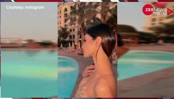 Mouni Roy ने पहनी बेहद सेक्सी ड्रेस, लग रही हैं बेहद हसीन, देख फैंस कर रहे हैं जमकर तारीफ