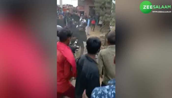 Bihar 12th Exam: परीक्षा में नहीं मिली एंट्री तो कर दी राहगीरों की पिटाई, वीडियो वायरल!