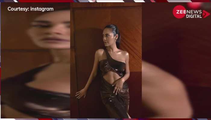 स्लिट ड्रेस में कैमरे के सामने बेहद सिडक्टिव पोज देती हुईं दिखी Esha Gupta, देखें ये वीडियो