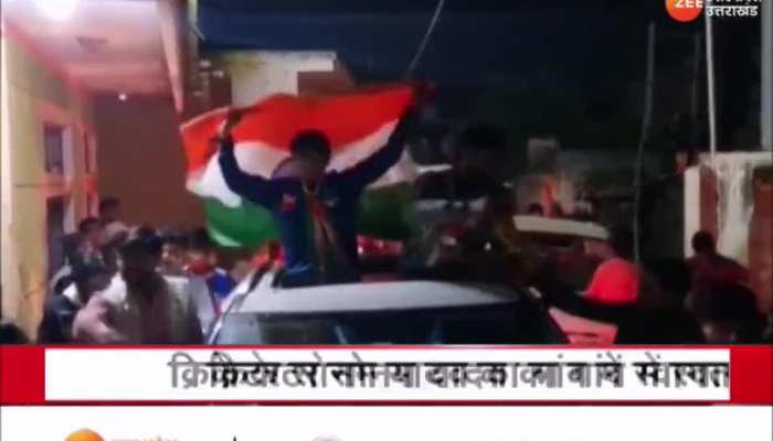 क्रिकेट वर्ल्ड कप जीतकर अपने गांव पहुंची सोनम यादव का जोरदार स्वागत