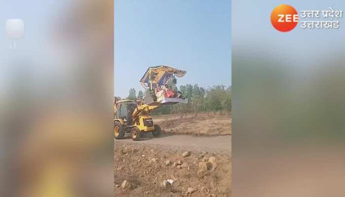 क्या कभी देखी है ऐसी शादी, जेसीबी पर निकाली दूल्हे की बारात: देखिये यह Video