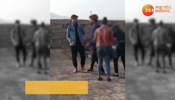 Viral Video: ग्वालियर में प्रेमी ने प्रेमिका को बेरहमी से पीटा, दोस्त ने भी दिया साथ