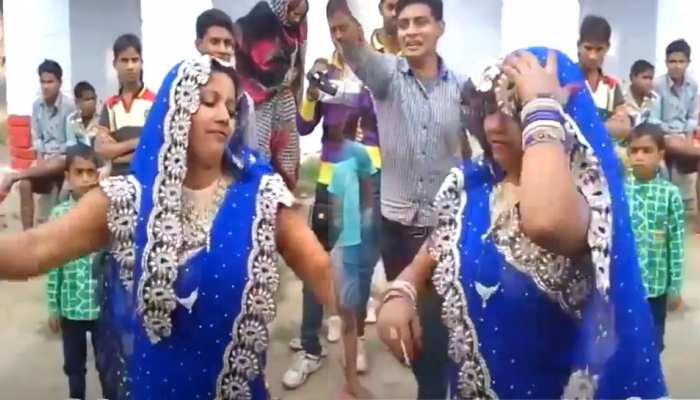 Viral Video: सिर से बिना पल्लू सरकाए भाभी ने लगाए जहर ठुमके, गांव वाले रह गए देखते