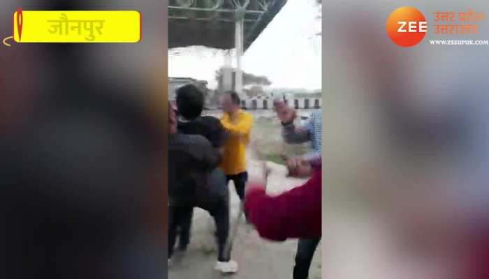 Jaunpur Viral Video: कैमरे में कैद हुई खतरनाक मारपीट, टोल प्लाजा पर हुआ बवाल, लहराए गए असलहें