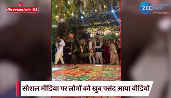 Dance Viral Video: ऋतिक रोशन के डांस स्टेप्स को मैच करने स्टेज पर उतरा पाकिस्तानी लड़का, गाने 'जय जय शिवशंकर' और 'बैंग बैंग' पर किया जबरदस्त डांस