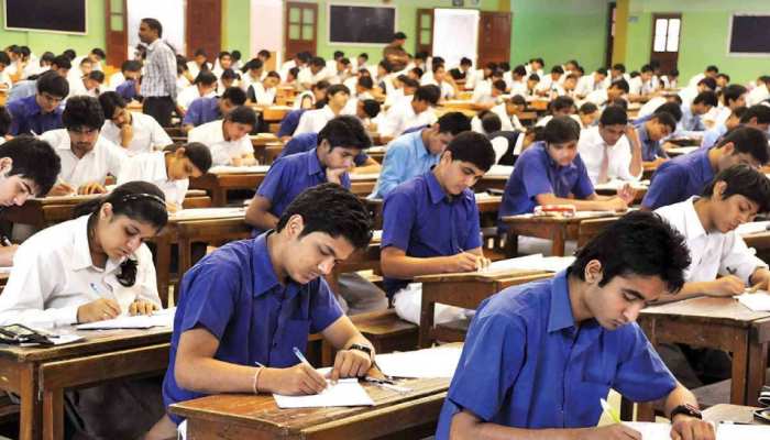 UP Board Exams: यूपी बोर्ड एग्ज़ाम के लिए प्रशासन ने जारी किए नए नियम