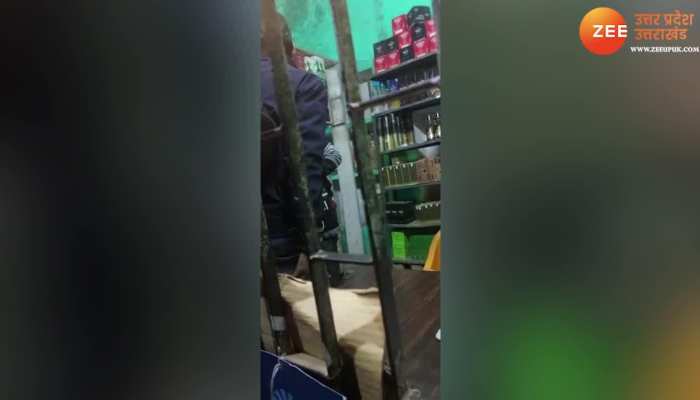जालौन में बेलगाम हुए शराब वक्रेता, जिले की आधा दर्जन दुकानों में बेचीं जा रही ओवररेट शराब, वीडियो सोशल मीडिया पर वायरल