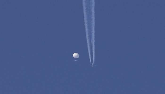 अमेरिका ने मिसाइल से मार गिराया चीन का जासूसी बैलून - US shot down China's spy balloon with missile