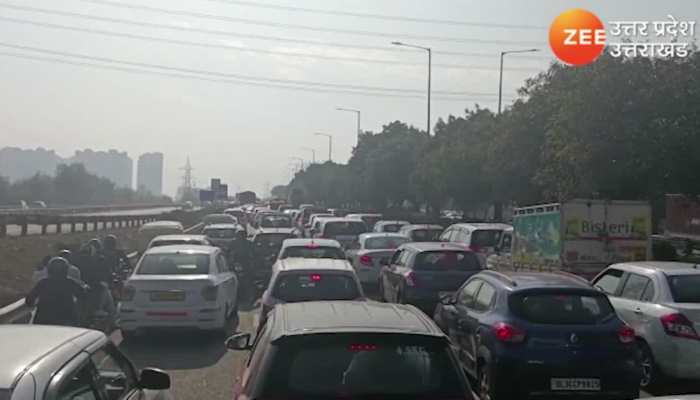 ग्रेटर नोएडा में यमुना एक्सप्रेसवे पर भयंकर ट्रैफिक जाम से हाहाकार देखें VIDEO