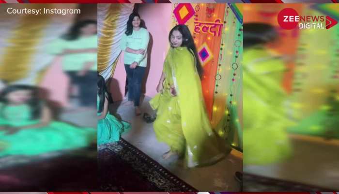 Viral Video: अपनी हल्दी में लड़की ने किया Sapna Choudhary के गाने पर डांस, पास बैठे रिश्तेदारों ने बरसा दिए सौ-सौ के नोट