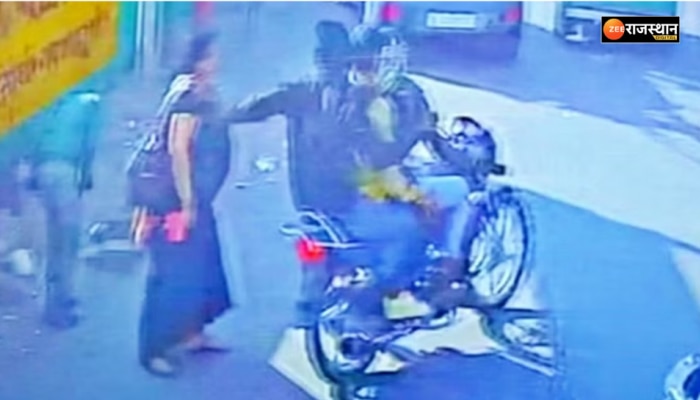 Bikaner News : बीकानेर में महिला के गले से चेन छीन कर फरार हुए बदमाश, CCTV में कैद हुई वारदात
