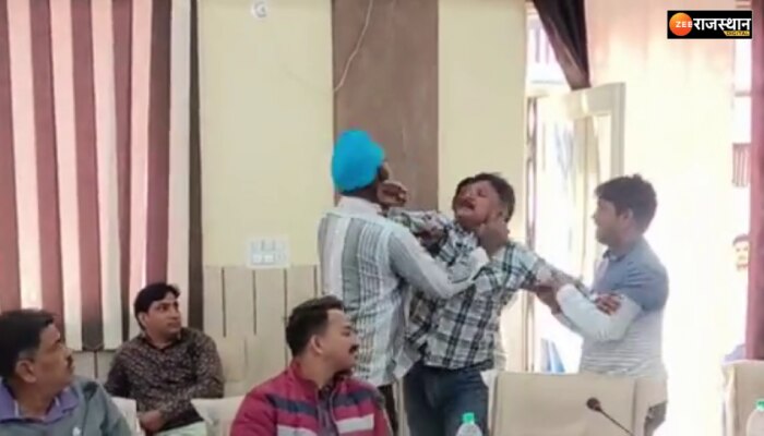 Kota News : कोटा के रामगंजमंडी नेता प्रतिपक्ष और कांग्रेस पार्षदों के बीच बहस, पार्षदों में हुई धक्का-मुक्की