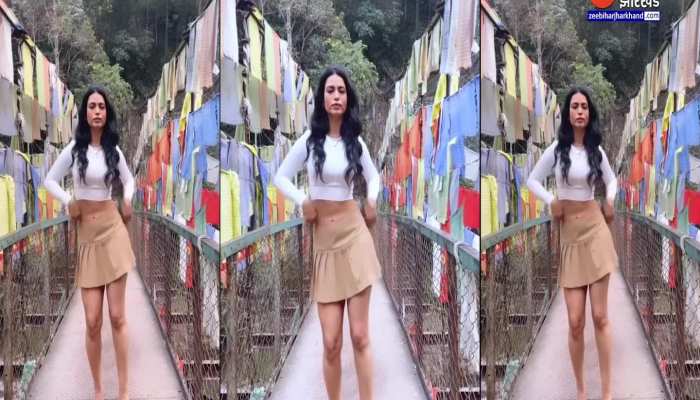 सौंदर्या शर्मा ने बिग बॉस से बाहर आकर पूल पर किया 'बोल्ड डांस'