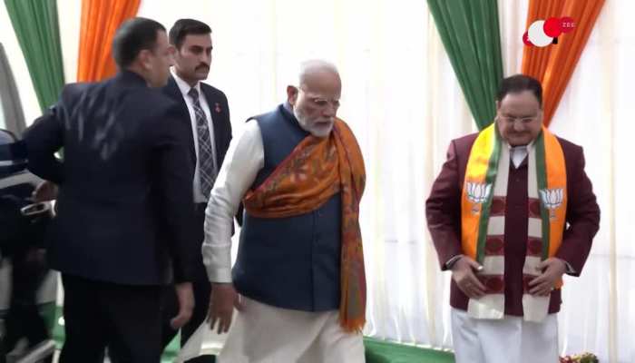 कचरे से बनाई ये Jacket और PM Modi को दे दी, दुनिया हैरान