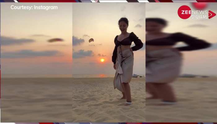 धोती के ऊपर ब्रा टॉप पहन Rubina Dilaik ने बीच पर ढाया कहर, लुक देख फैंस के छूटे पसीने
