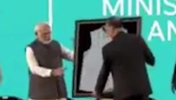 प्रधानमंत्री मोदी ने पहनी प्लास्टिक की खराब बोतलों से बनी जैकेट, आपने देखी क्या ?