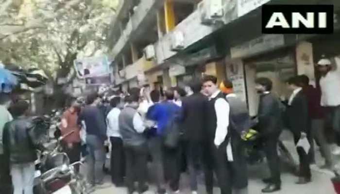 नोएडा के बाद गाजियाबाद में तेंदुए का आतंक, कोर्ट में घुसकर लोगों पर किया हमला