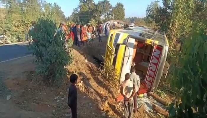 Bus Accident:अयोध्या से रायपुर जा रही बस पलटी, छत्तीसगढ़ के पेंड्रा-गौरेला में हादसा