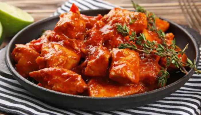 Chicken Cooking: स्वादिष्ट और पूरी तरह से पका हुआ चिकन बनाने के लिए अपनाएं ये टिप्स