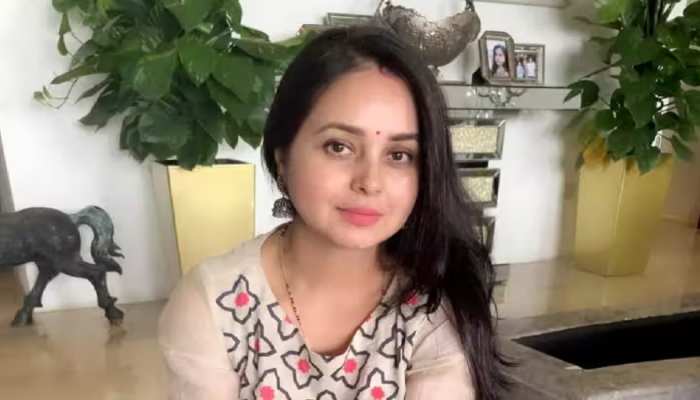 Land for Job Scam Rohini Acharya sitting in Singapore continues to attack  on ED CBI action many people on target | Land for Job Scam : ED-CBI की  कार्रवाई पर सिंगापुर में