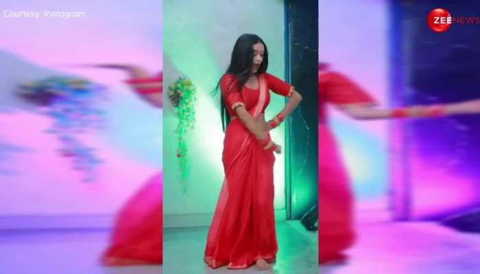 Desi Bhabhi Dance: देसी भाभी ने भोजपुरी गाने पर लाल साड़ी पहन किया जबरदस्त डांस, देख लोग बोले- उड़ा डाला गर्दा 