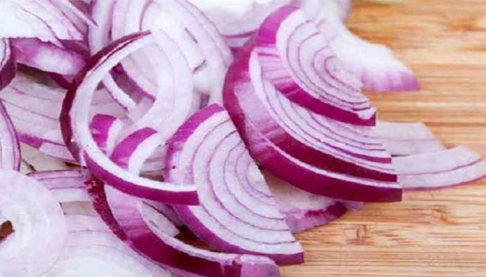 amazing Benefits of Raw onion eating daily kacha pyaj khane ke fayde kya  hai | Raw Onion Benefits: रोजाना कच्चा प्याज खाने से मिलेंगे ये जबरदस्त  फायदे, आज से ही खाना शुरू