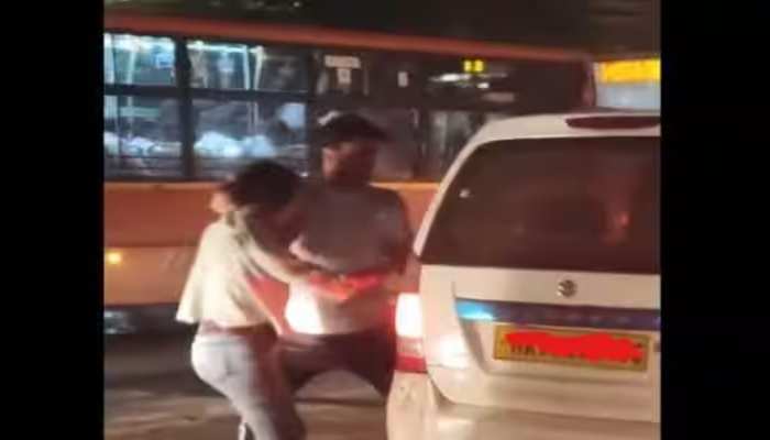 2 लड़कों ने जबरन लड़की को कार में डाला, लोग बनाते रहे वीडियो, मदद किसी ने नहीं की