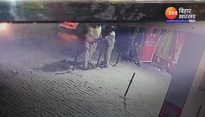 थानेदार ने लगाई फटकार तो ड्यूटी करने को लेकर आपस में भिड़े दो पुलिसकर्मी, विडीयो वायरल