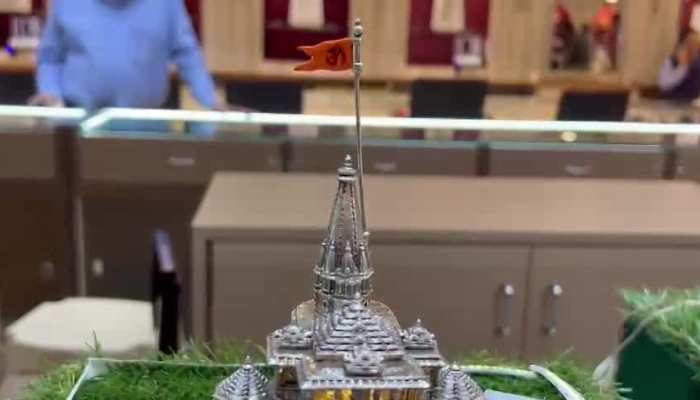 सूरत के जौहरी ने बनाया चांदी का अनोखा राम मंदिर, इस नवरात्रि घर लाएं मनमोहक सियाराम की मूरत